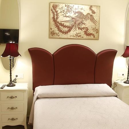 Hostal Flor De Lis- Lojo Hotel Конил-де-ла-Фронтера Екстериор снимка