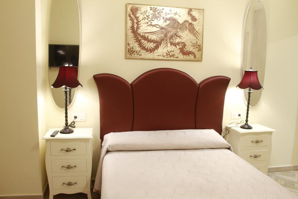 Hostal Flor De Lis- Lojo Hotel Конил-де-ла-Фронтера Екстериор снимка