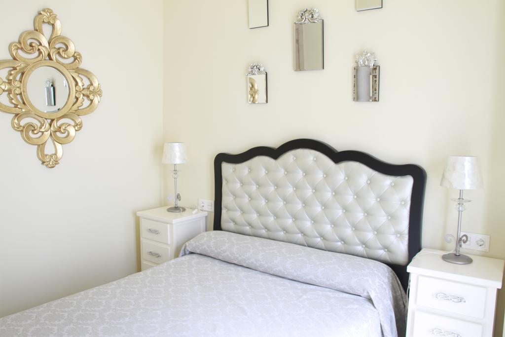 Hostal Flor De Lis- Lojo Hotel Конил-де-ла-Фронтера Екстериор снимка
