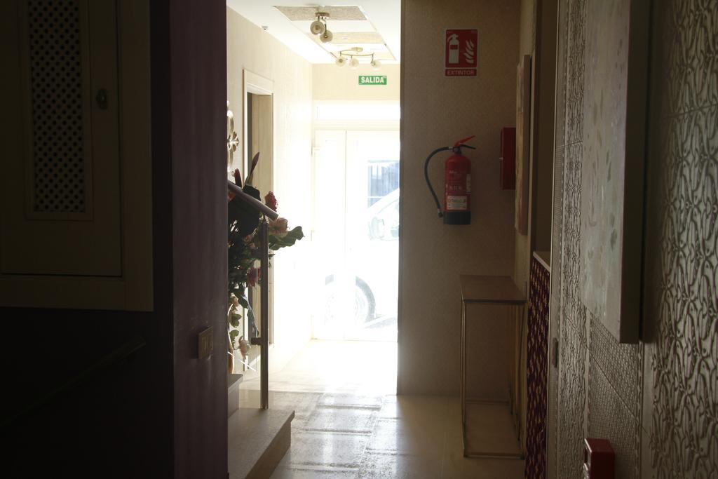 Hostal Flor De Lis- Lojo Hotel Конил-де-ла-Фронтера Екстериор снимка