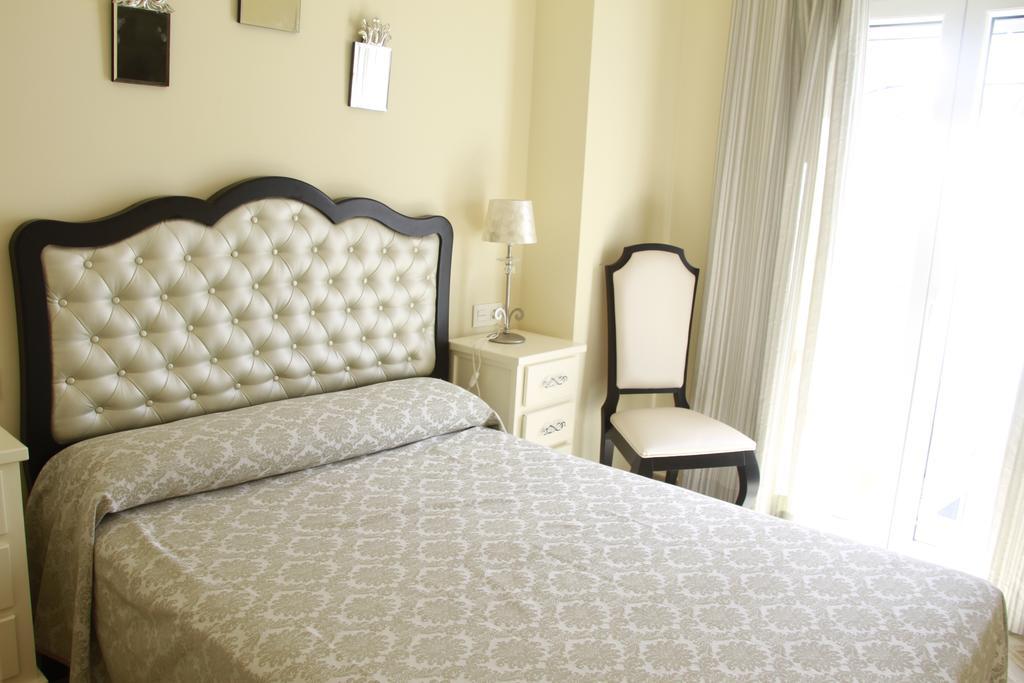 Hostal Flor De Lis- Lojo Hotel Конил-де-ла-Фронтера Екстериор снимка