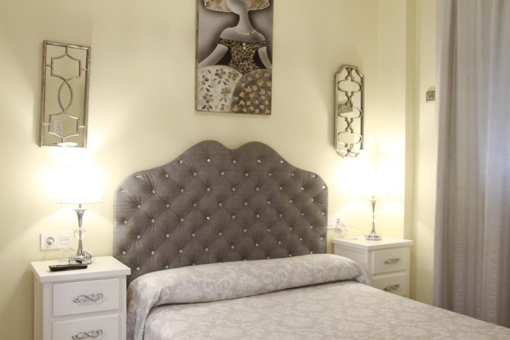 Hostal Flor De Lis- Lojo Hotel Конил-де-ла-Фронтера Екстериор снимка