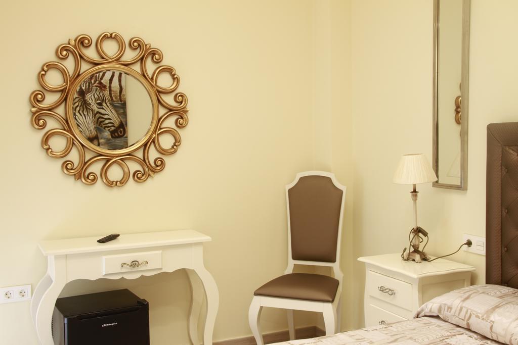 Hostal Flor De Lis- Lojo Hotel Конил-де-ла-Фронтера Екстериор снимка